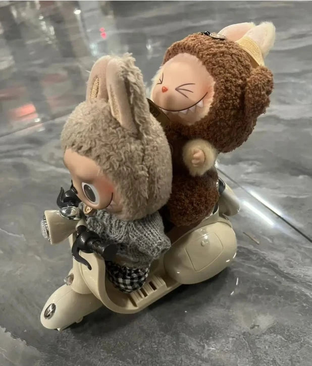 Mini Moto Électrique Labubu avec Musique et Lumière - Accessoire Poupée Kawaii Cadeau
