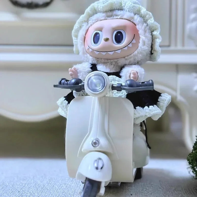 Mini Moto Électrique Labubu avec Musique et Lumière - Accessoire Poupée Kawaii Cadeau