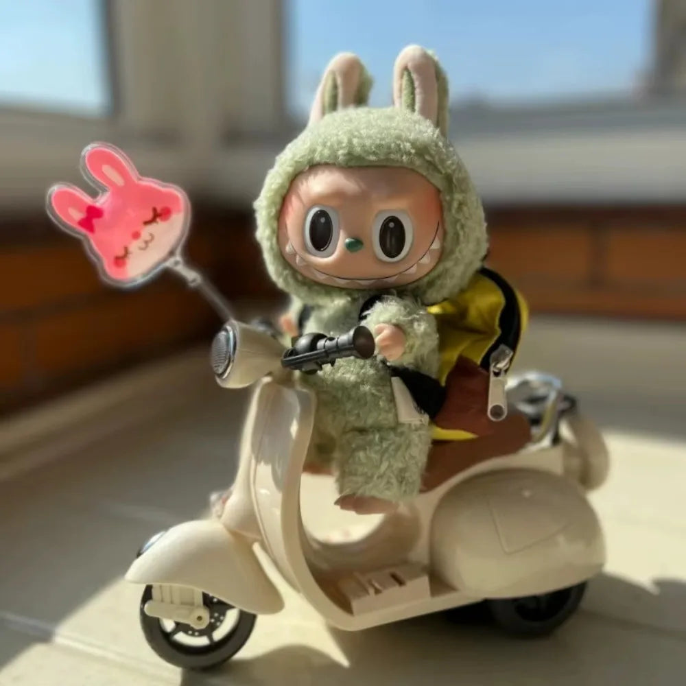 Mini Moto Électrique Labubu avec Musique et Lumière - Accessoire Poupée Kawaii Cadeau