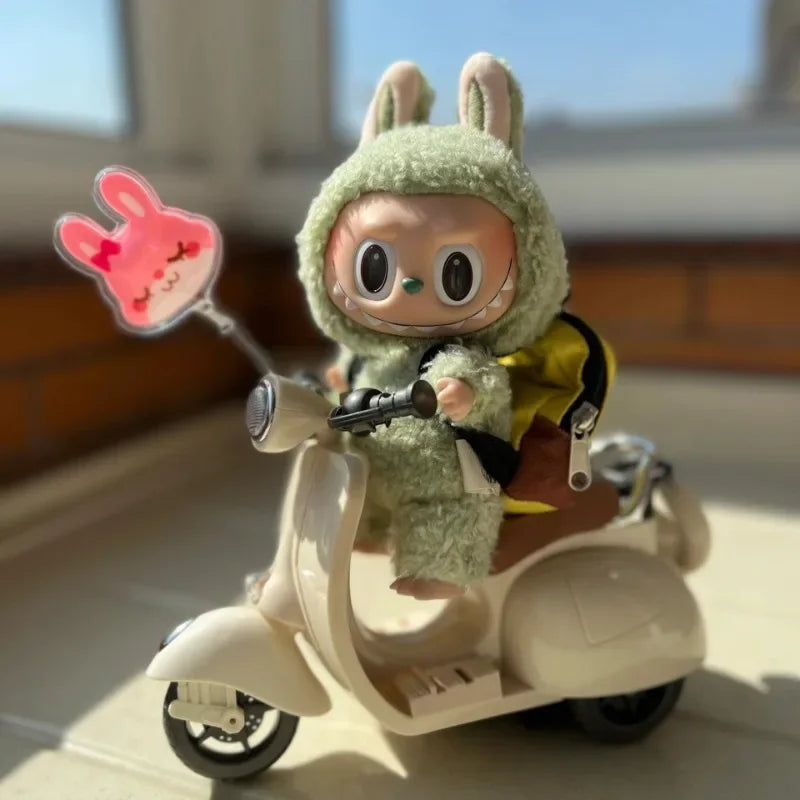 Mini Moto Électrique Labubu avec Musique et Lumière - Accessoire Poupée Kawaii Cadeau