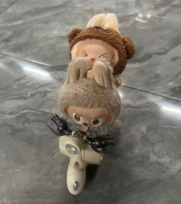 Mini Moto Électrique Labubu avec Musique et Lumière - Accessoire Poupée Kawaii Cadeau