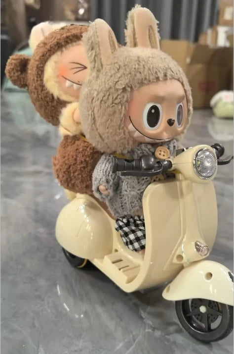 Mini Moto Électrique Labubu avec Musique et Lumière - Accessoire Poupée Kawaii Cadeau